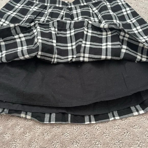 Black and White Gap Mini Skirt - Picture 5 of 5